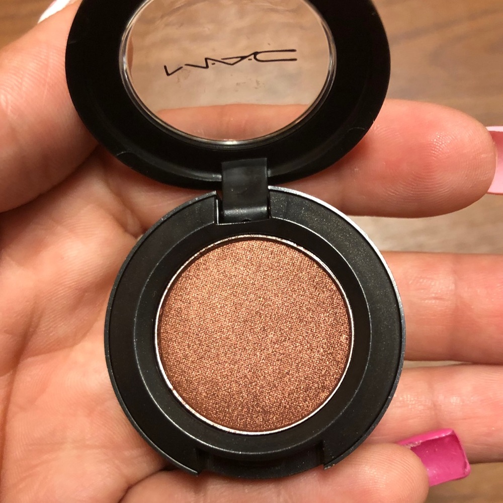 MAC eyeshadow - Picture 6 of 6